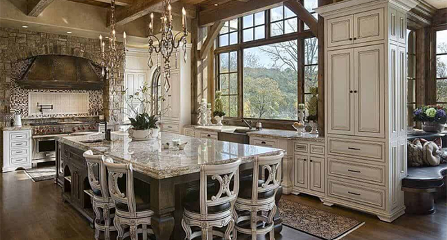 کابینت های چوبی با دستگیره های قدیمی